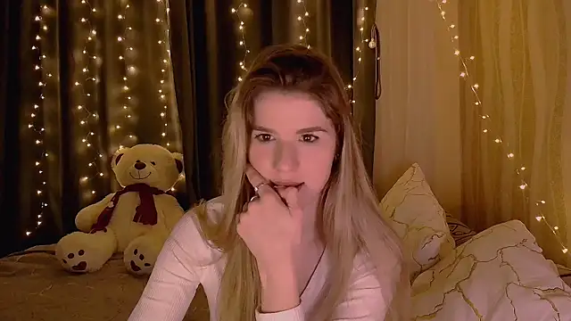 Snapshot of Alisa_Swan_ chatting on May 2, 2026, 8:03 pm Alisa Swan online show from May 2, 2026, 8:03 pm