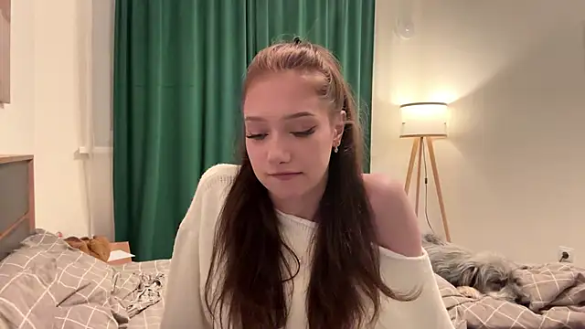 MiaNewstrom online show from April 5, 2026, 8:26 pm