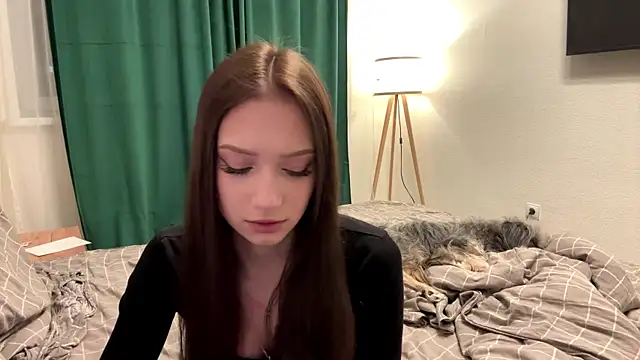 MiaNewstrom online show from April 6, 2026, 8:21 pm