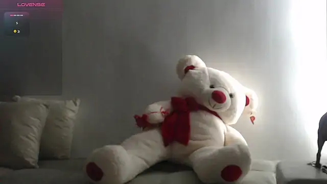 Snapshot of MissDolluxe chatting on June 21, 2026, 2:28 am MissDolluxe online show from June 21, 2026, 2:28 am