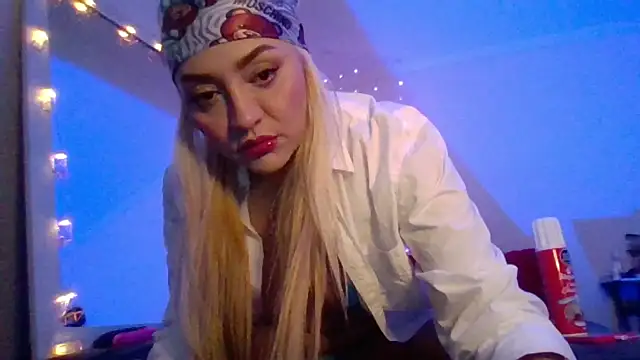 IvoryMouse online show from April 18, 2026, 2:14 am