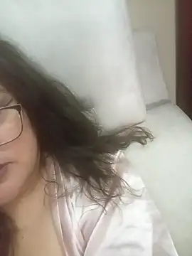 Momlions online show from May 7, 2026, 2:49 am