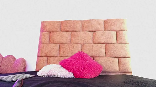 Emily Gross online show from April 13, 2026, 2:21 pm