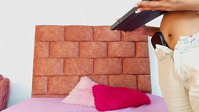 Emily Gross online show from April 9, 2026, 6:19 am