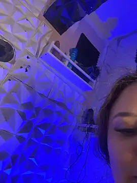 SaskiaDeluxe online show from April 7, 2026, 12:29 pm