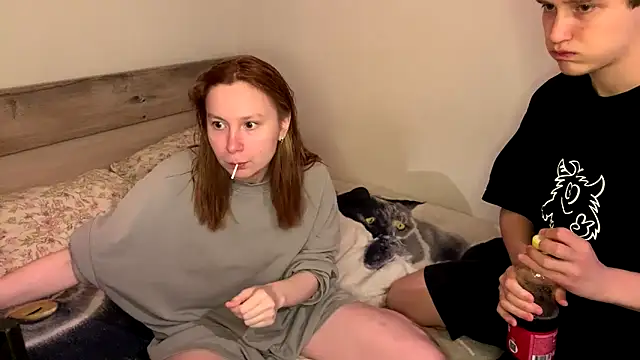 ReynaSweet  online show from June 11, 2026, 9:01 pm