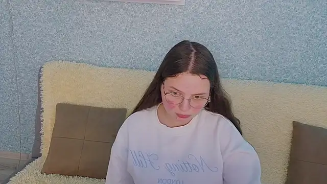 SofiDreamm online show from April 4, 2026, 2:12 pm