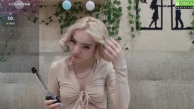 Snapshot of Girl_Meow18 chatting on June 21, 2026, 12:49 am Girl Meow18 online show from June 21, 2026, 12:49 am