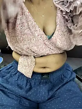 BlushingBunny  online show from April 11, 2026, 5:27 pm