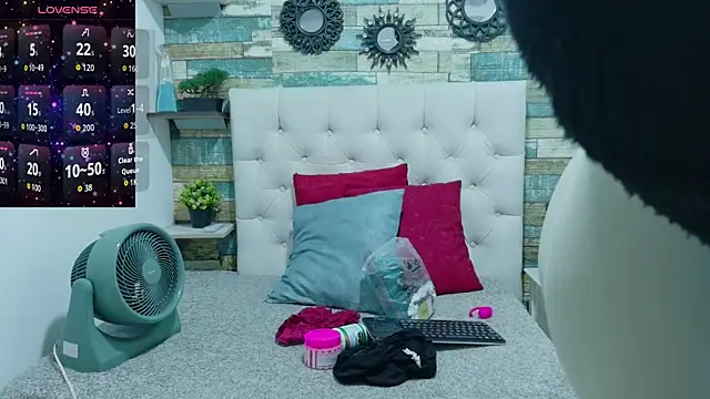 Skylernaomi online show from April 9, 2026, 1:06 pm