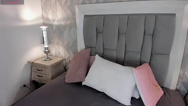 ivonnylee 21 online show from April 16, 2026, 7:36 pm