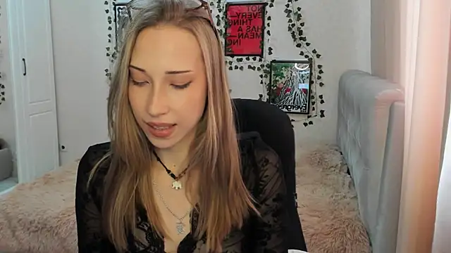 Emmarayder online show from April 9, 2026, 12:44 pm