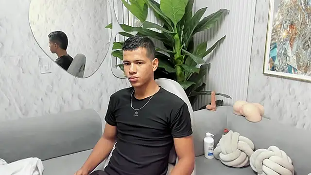 noahdark  online show from April 8, 2026, 2:35 am