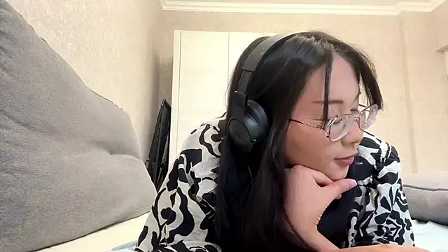 Feylinmay online show from April 17, 2026, 11:46 am