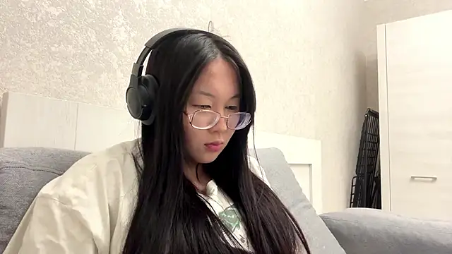 Feylinmay online show from April 12, 2026, 10:02 pm