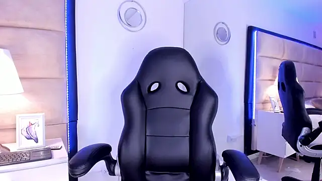 Adara Muller online show from April 8, 2026, 9:05 pm