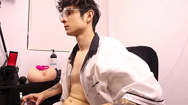 Tyler Blade online show from April 11, 2026, 12:18 am