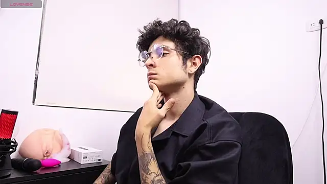 Tyler Blade online show from April 13, 2026, 11:31 pm