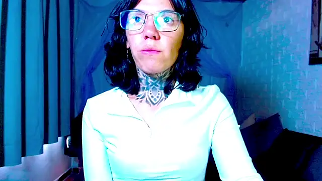 LannieGonzales online show from April 1, 2026, 6:38 pm