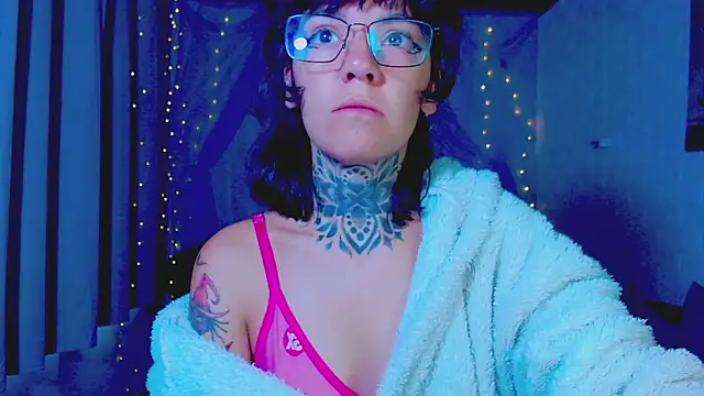 LannieGonzales online show from April 10, 2026, 12:23 pm