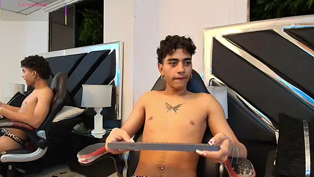 MiikeOthon online show from April 12, 2026, 5:00 am