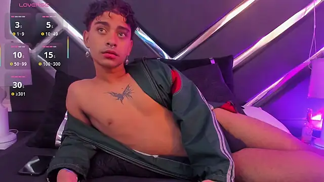 MiikeOthon online show from April 18, 2026, 5:54 am