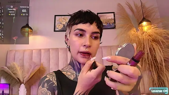 Luana fiore online show from April 15, 2026, 12:53 pm