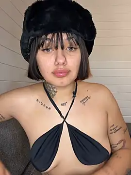 Abrildqquino online show from June 20, 2026, 1:32 am