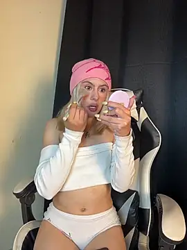 Lia fire online show from April 4, 2026, 2:18 am