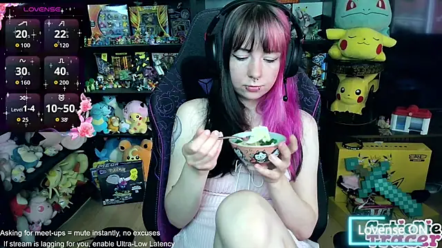 Snapshot of CutieTracer chatting on June 4, 2026, 11:48 am CutieTracer online show from June 4, 2026, 11:48 am