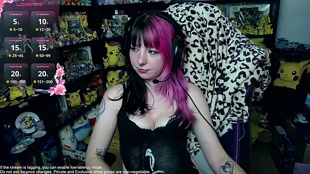 Snapshot of CutieTracer chatting on July 14, 2026, 7:09 pm CutieTracer online show from July 14, 2026, 7:09 pm