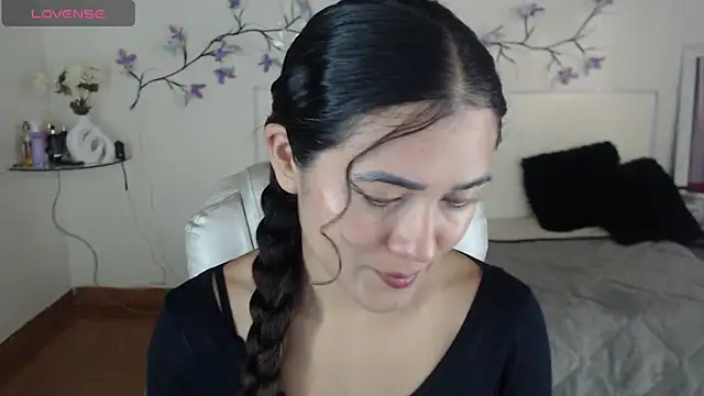 FreyaRouge online show from April 4, 2026, 2:23 pm