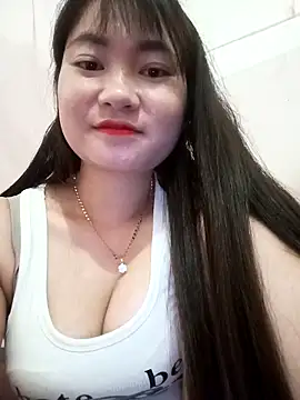 Linh Hoang online show from April 15, 2026, 2:06 am