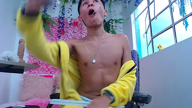 Thiagorincon22 online show from March 31, 2026, 9:28 pm