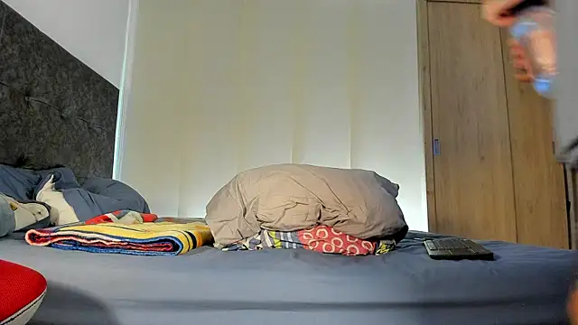 vyxen x online show from April 21, 2026, 8:04 pm