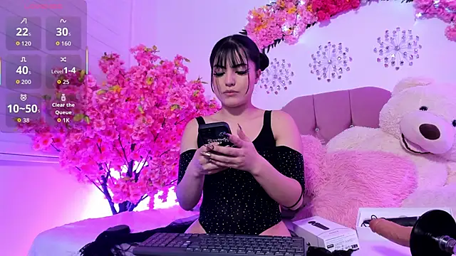 SamanthaVelvett  online show from April 3, 2026, 3:57 am