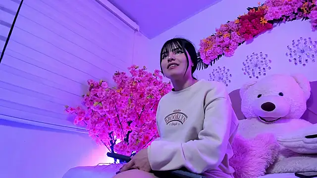 SamanthaVelvett  online show from April 6, 2026, 4:46 am