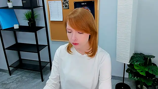 CherryCrushLove online show from April 18, 2026, 5:54 am