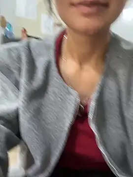 Elisa-a online show from April 18, 2026, 2:14 am