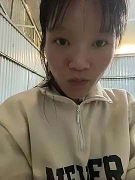 Elisa-a online show from April 6, 2026, 1:23 am