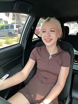 Kiss Auroraa online show from April 5, 2026, 3:35 am