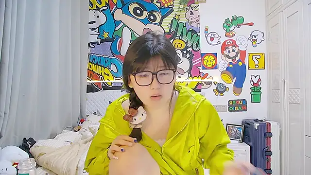 mianmian-666 online show from April 15, 2026, 12:10 pm