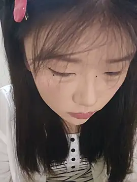 mianmian-666 online show from May 17, 2026, 1:44 pm