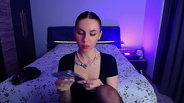 Sour Berry  online show from April 23, 2026, 3:24 pm