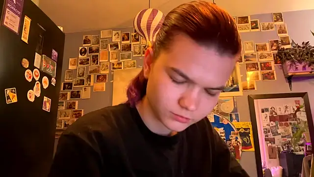 DarylLarrow online show from April 17, 2026, 4:26 am