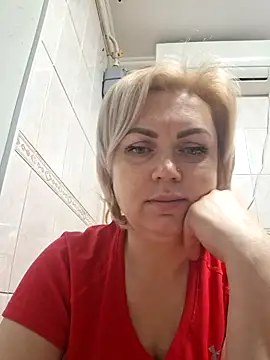 SylvieGold453 online show from April 1, 2026, 5:32 pm