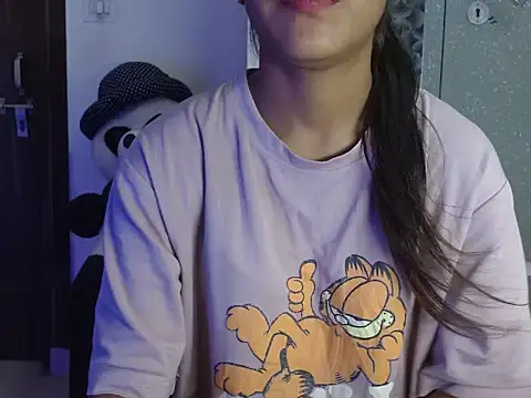 Nora81 online show from April 17, 2026, 8:33 pm