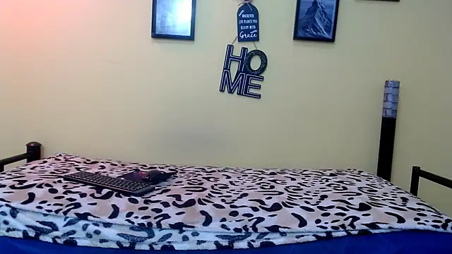 18dulcegatita online show from April 14, 2026, 7:30 pm