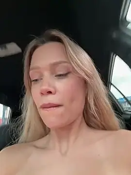 Girl-Mia online show from April 17, 2026, 5:10 am