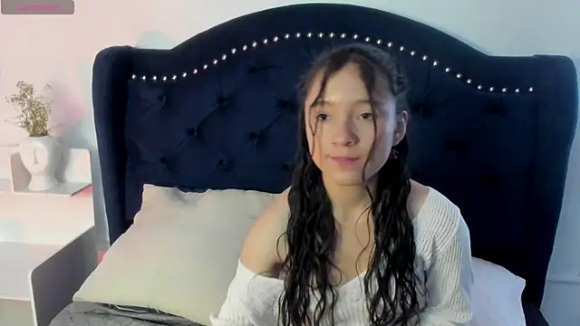 Honney Bunny18 online show from April 8, 2026, 2:40 pm